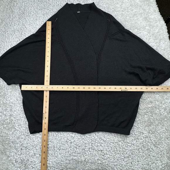Lululemon Breeze Easy Wrap in Black. Oversized Cardigan. Oversized XS / S - Picture 11 of 12